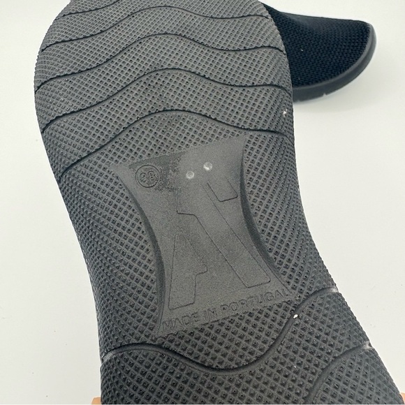 ARCOPEDICO Gaia Slip on Sneaker in Black Women’s Sz 38 US Size 7 Orthopedic - Picture 7 of 9